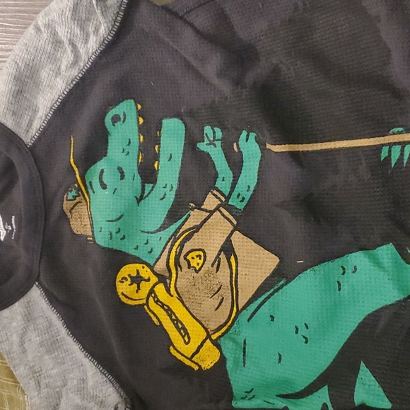 Old Navy | Bundle of 4 Toddler Long-Sleeved Tees | 4T - Picture 3 of 6